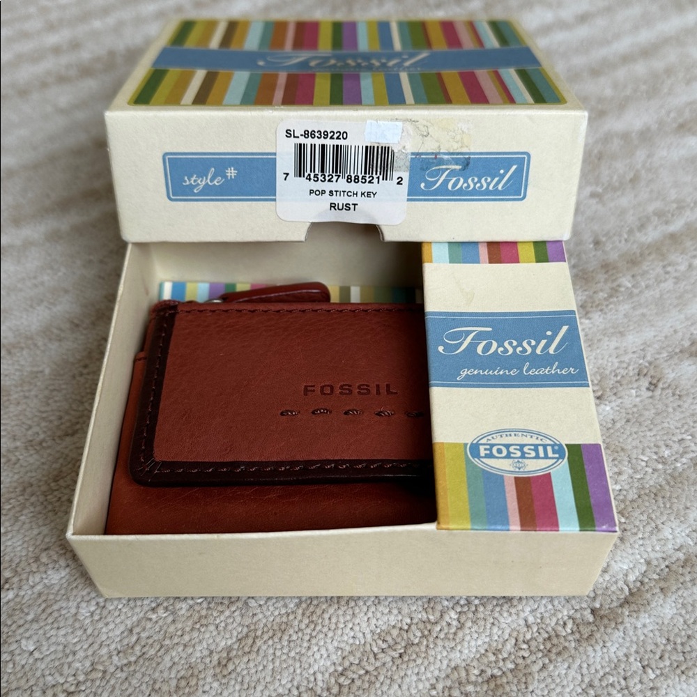 NWT Fossil Pop Stitch Wallet Pebble Leather ID Change Card Holder Key Chain Rust